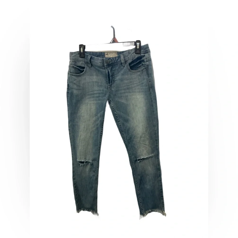 🧵 Free People W28 Jeans – Distressed Mid-Wash with Editorial Fade